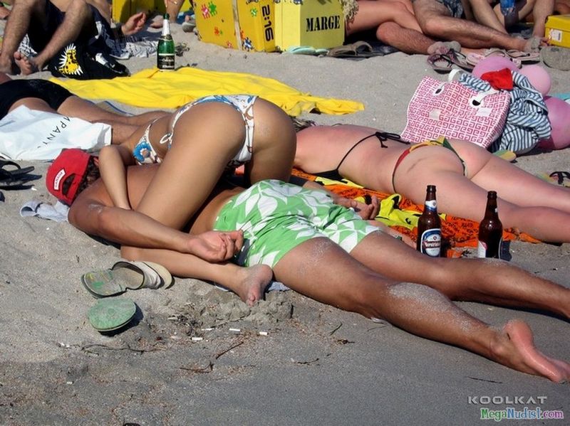 Изящные фото нудистов с пляжей Крыма